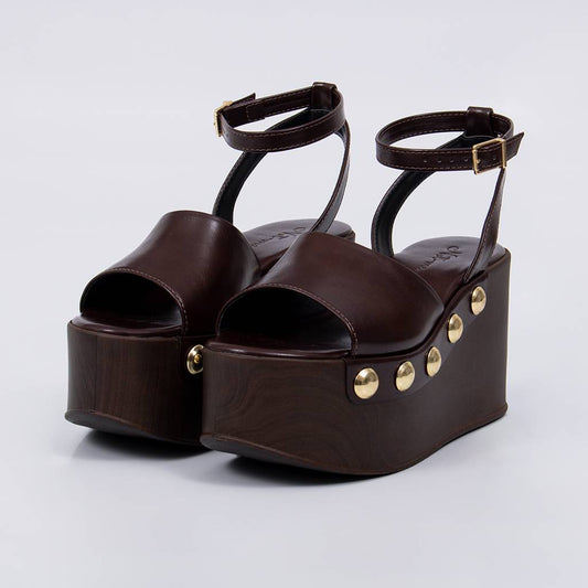 Marrocos - Sandália Feminina Anabela Tachas Douradas Marrom Escuro