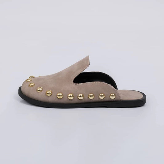 Mavi - Mule Feminino Tachas Douradas Camurça Cinza